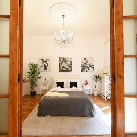 Appartamento Love.Travel.Explore ♥️Apt W/ Balcony In Old Town Bucarest Esterno foto