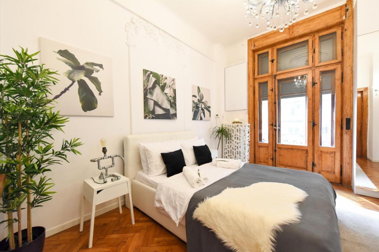 Appartamento Love.Travel.Explore ♥️Apt W/ Balcony In Old Town Bucarest Esterno foto