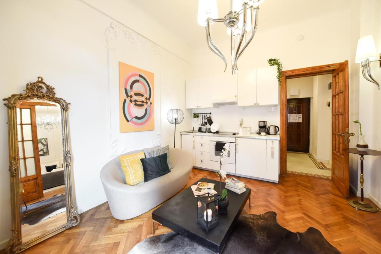 Appartamento Love.Travel.Explore ♥️Apt W/ Balcony In Old Town Bucarest Esterno foto