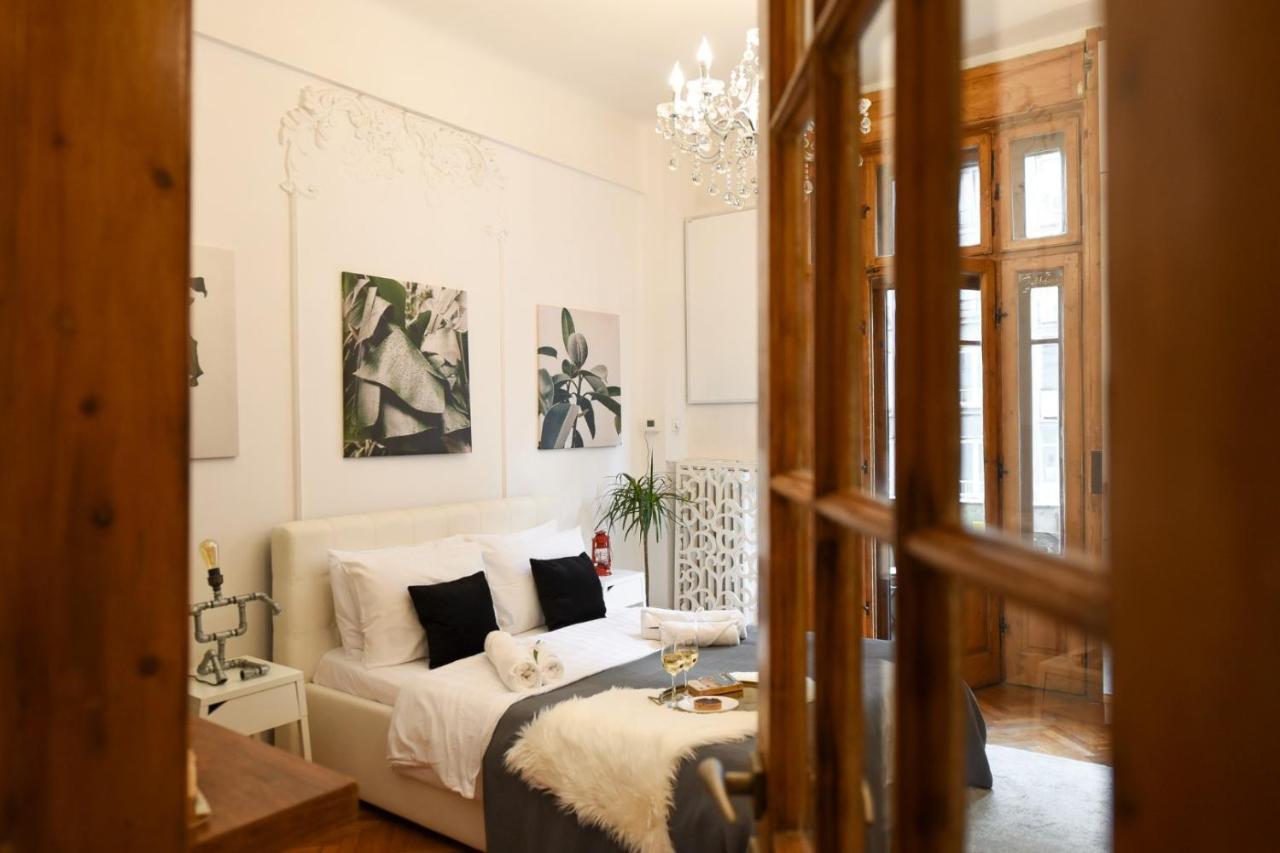 Appartamento Love.Travel.Explore ♥️Apt W/ Balcony In Old Town Bucarest Esterno foto