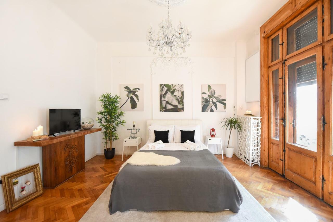 Appartamento Love.Travel.Explore ♥️Apt W/ Balcony In Old Town Bucarest Esterno foto