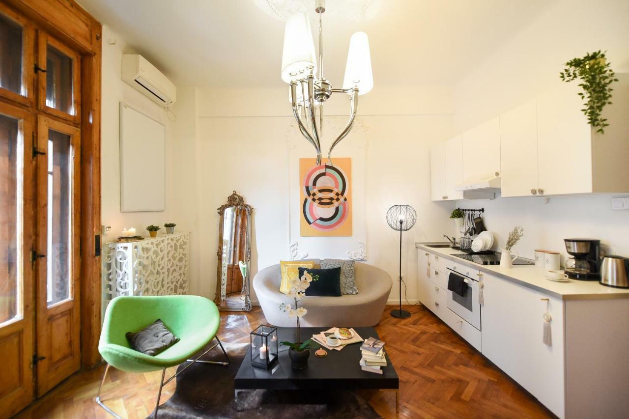 Appartamento Love.Travel.Explore ♥️Apt W/ Balcony In Old Town Bucarest Esterno foto